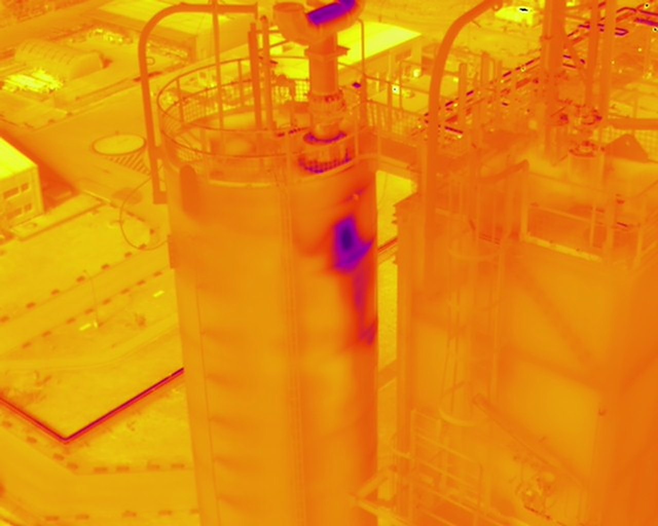 Warmtebeeld van een silo met een koude plek in de wand